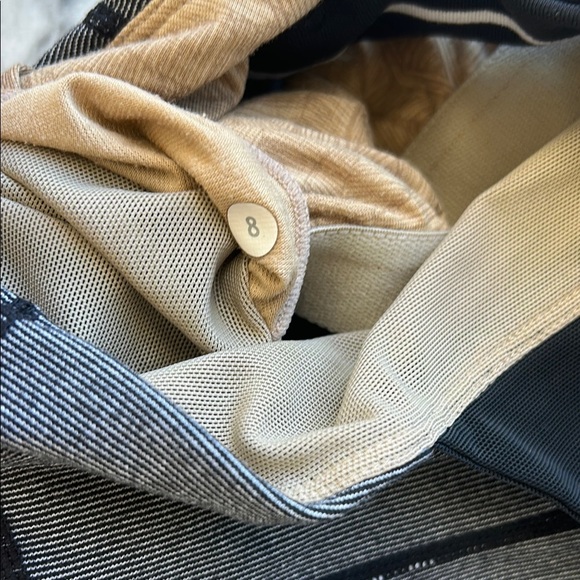 Lululemon Black, Grey and White Scoop Top | 8 - Picture 4 of 4